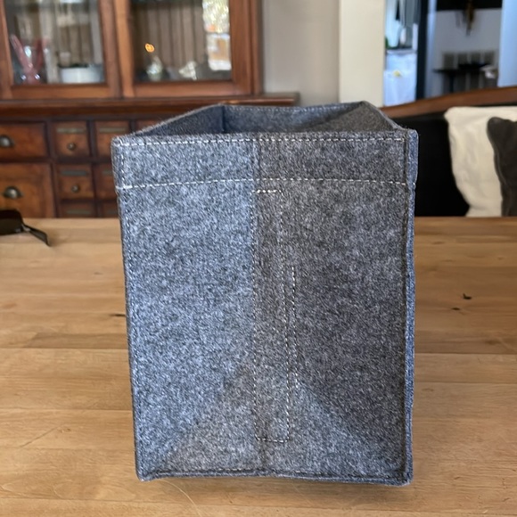 Large felt tote bag ORGANIZER in charcoal gray. Zipper pocket and closing top. - Picture 7 of 7